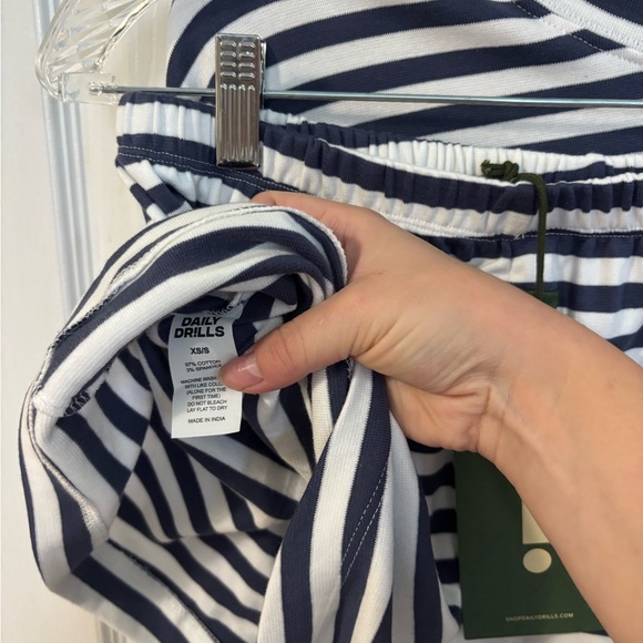 Daily Drills NWT Striped Navy and White Set, XS/S - Picture 3 of 6